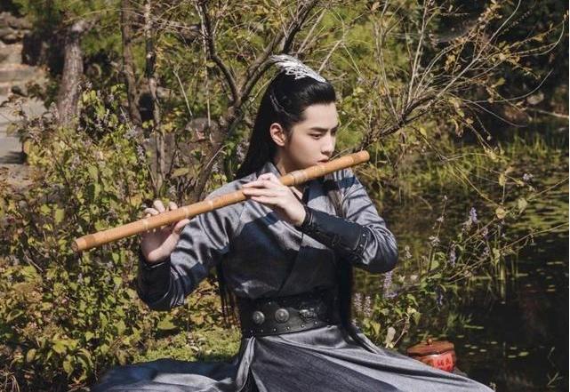 吴亦凡新剧探秘，星途璀璨的开端之旅