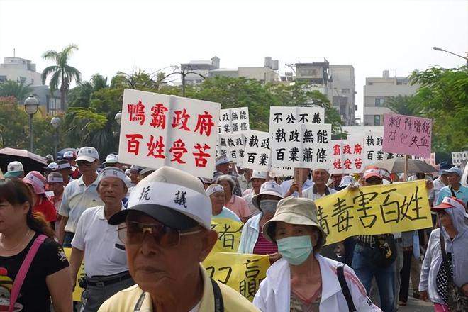 台湾民众的早期大陆视角与变迁观察