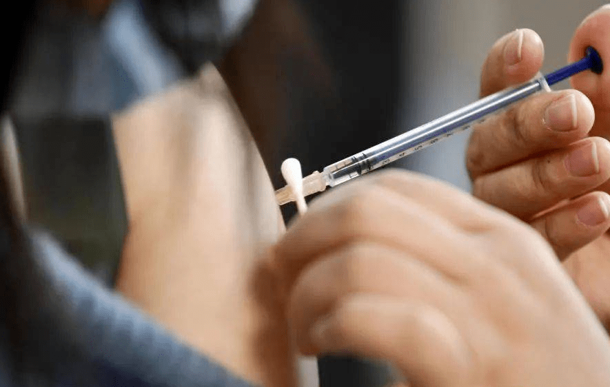 中国新冠疫苗率先突破，引领全球抗击疫情新篇章