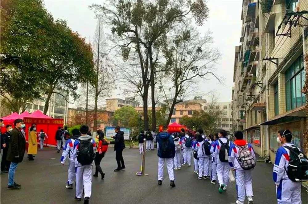 新疆开学时间解析与探讨，何时为最早开学之际？