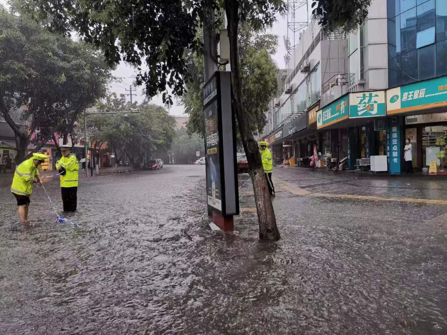 四川德阳暴雨来袭，自然力量与人类应对的挑战