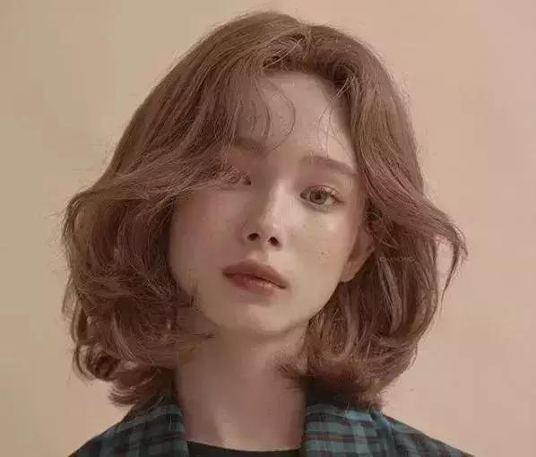 女士发色流行趋势，经典与永恒魅力的早期时尚变迁